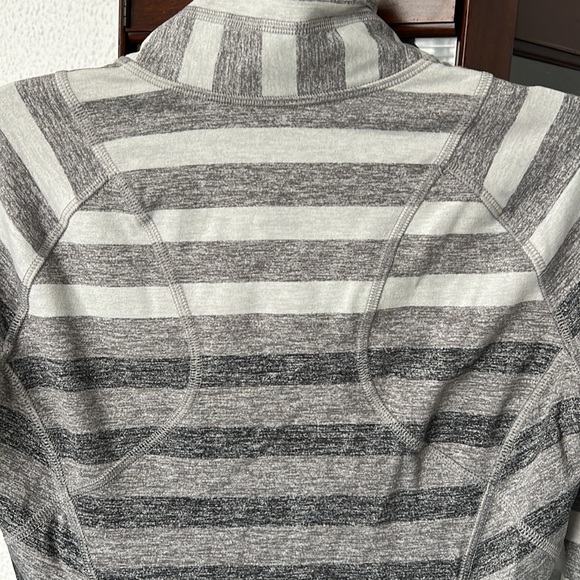 Lululemon Race Your Pace 1/2 Zip EUC Size 4 - Picture 9 of 10